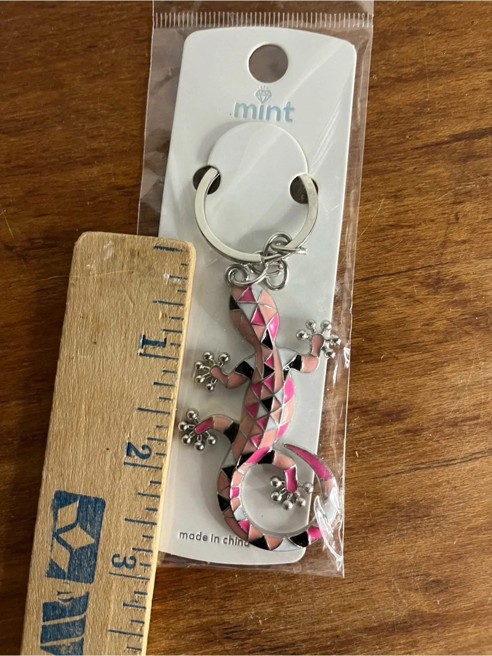 Mint Pink Geometric Lizard Reptile Keyring Bag Charm Keychain Silver tone